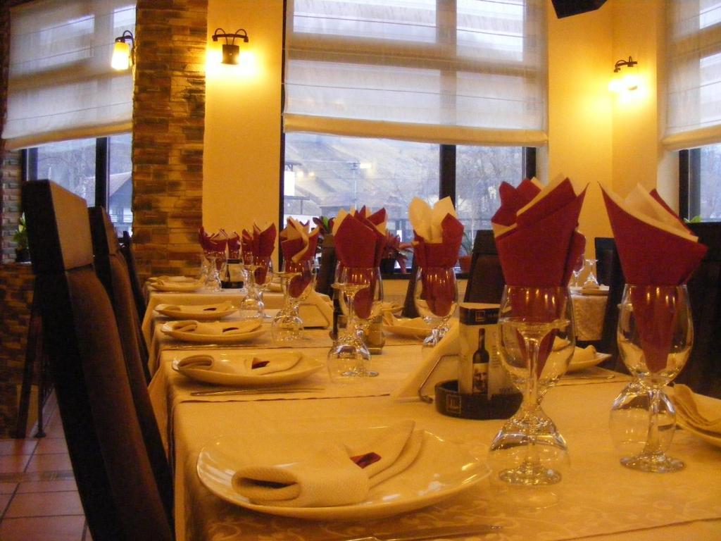 Hotel Hillden Lodge&Restaurant Drumu Carului Exterior foto